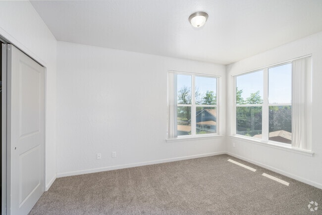 3BR, 2BA - 1298SF - Bedroom - Riverview Lofts