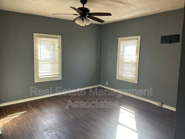 Photo - 232 N 15th St
