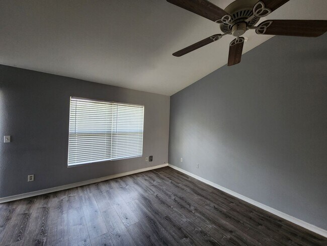 Photo - 977-979 Graystone Ave Unit 977 Graystone Ave