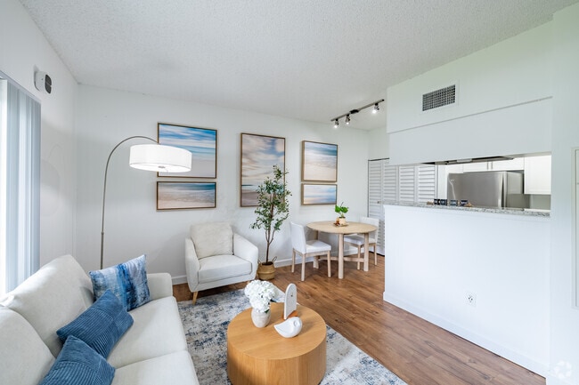 1BR, 1BA - 550SF - Living Room