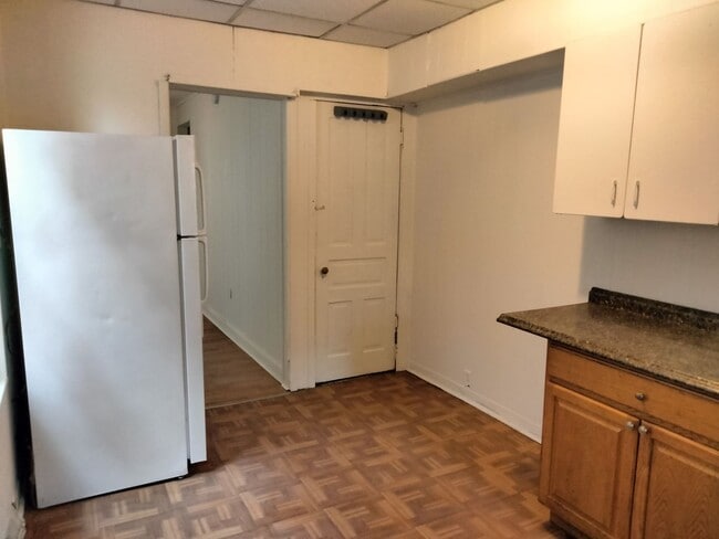 Photo - Spacious 5 Bedroom, 1 Bathroom Single-Family Home with Yard – Allentown
