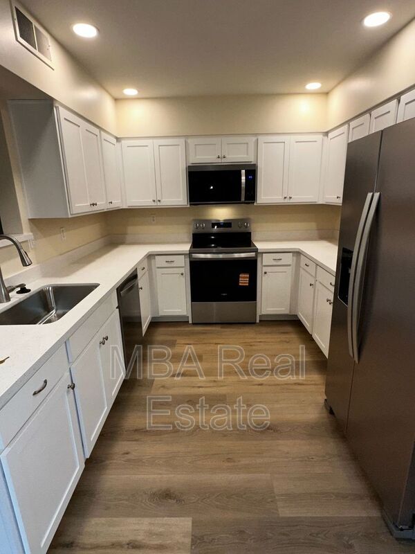 Photo - 660 W Erie St