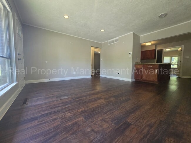 Photo - Updates Everywhere! 2/3 Bedrooms in Oak Park