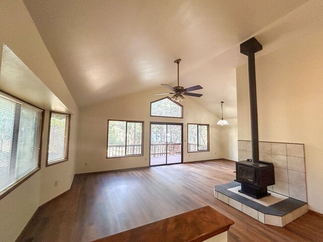 Photo - Spacious 2 Bed 1 Bathroom House In Shingletown