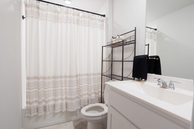 Serene 3BD Fort Worth Oasis | All Utilities Included | Near Alliance Hub