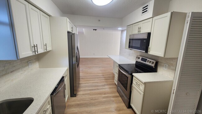 820 Lavers Cir Unit G306