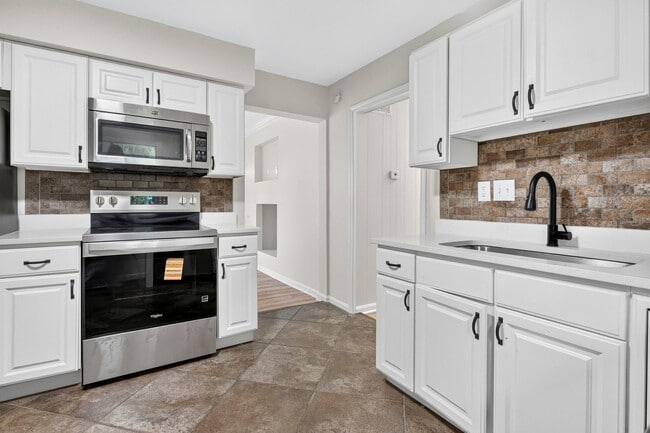 Photo - 121 Sunglow Dr