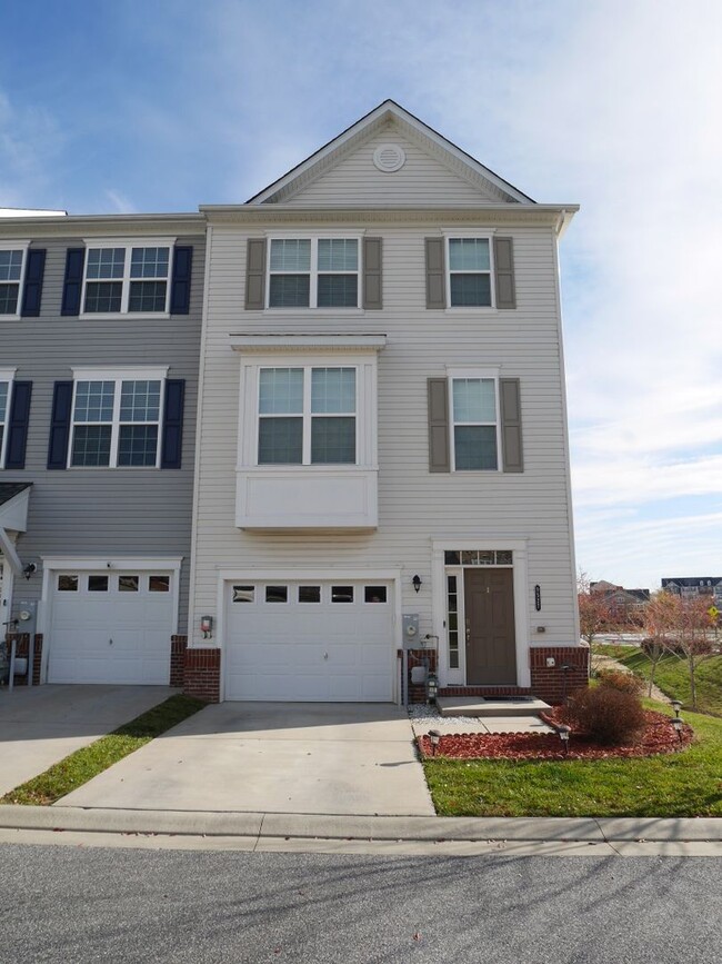 Large End-Unit Townhome- Owings Mills, MD - Large End-Unit Townhome- Owings Mills, MD