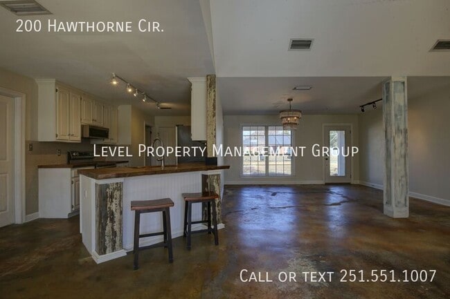 Photo - 200 Hawthorne Cir