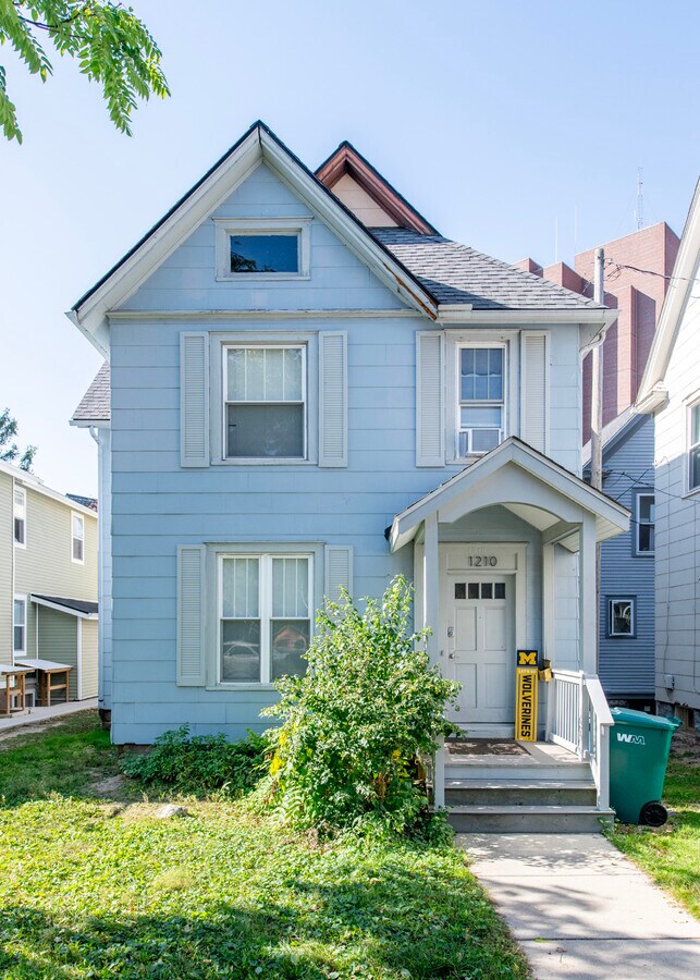 Photo - 1210 Washtenaw Ct