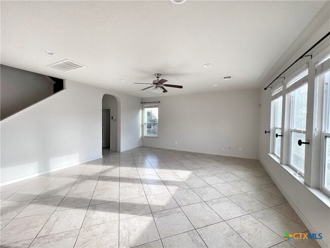 Photo - 310 Creekview Way