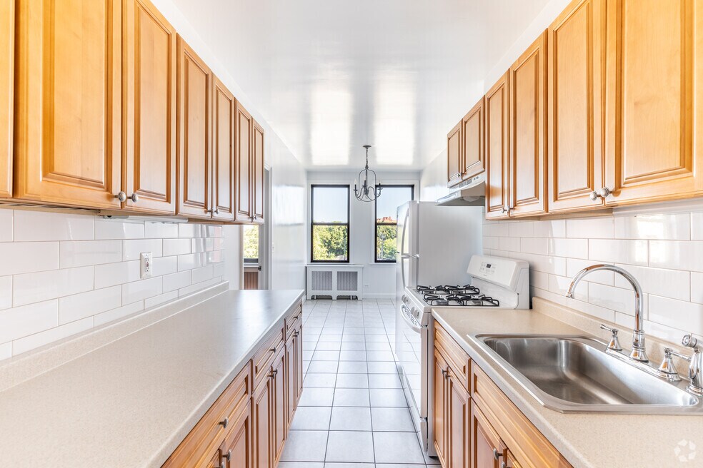 eat-in kitchen