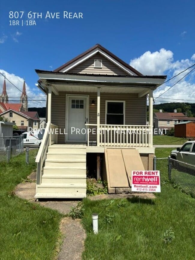 Building Photo - 807 6th Ave