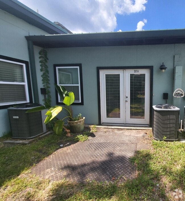 Building Photo - 207 W King St Unit A Rental