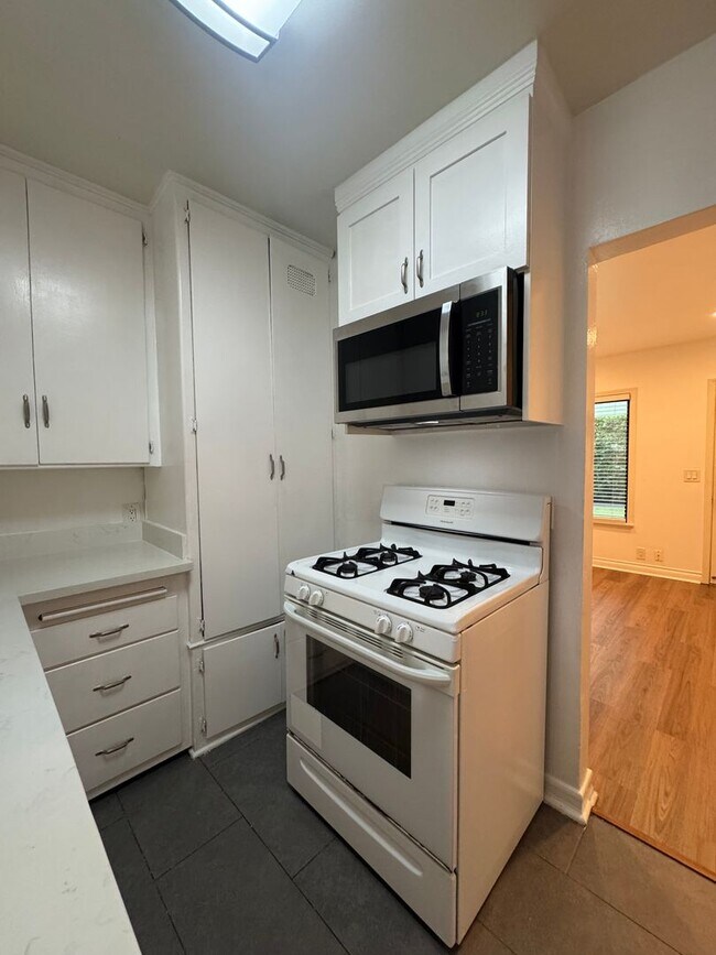 4175 W Broadway