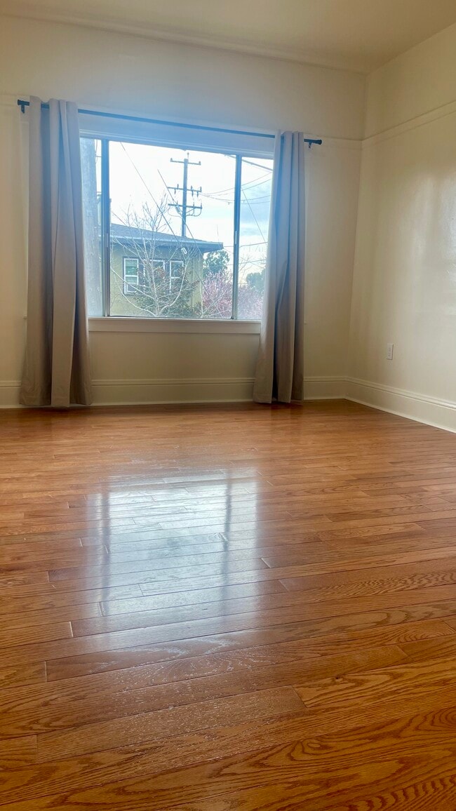 Photo - 566 53rd St Unidad 566