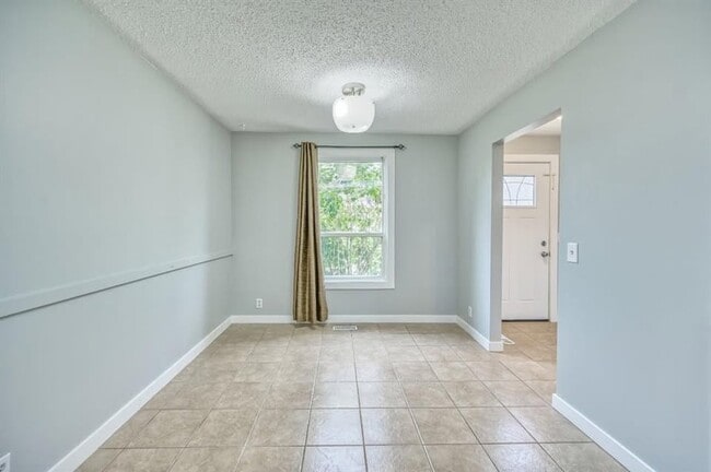 Photo - 80 Castlebrook Way NE