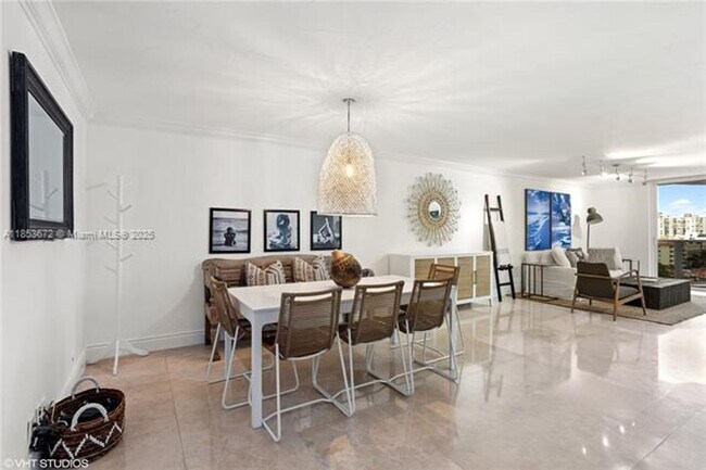 Building Photo - 2401 Collins Ave Unit 2401 Collins Ave APPT 909 Rental