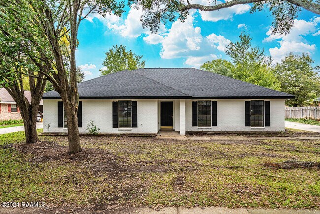 Photo - 213 Presbytere Pkwy