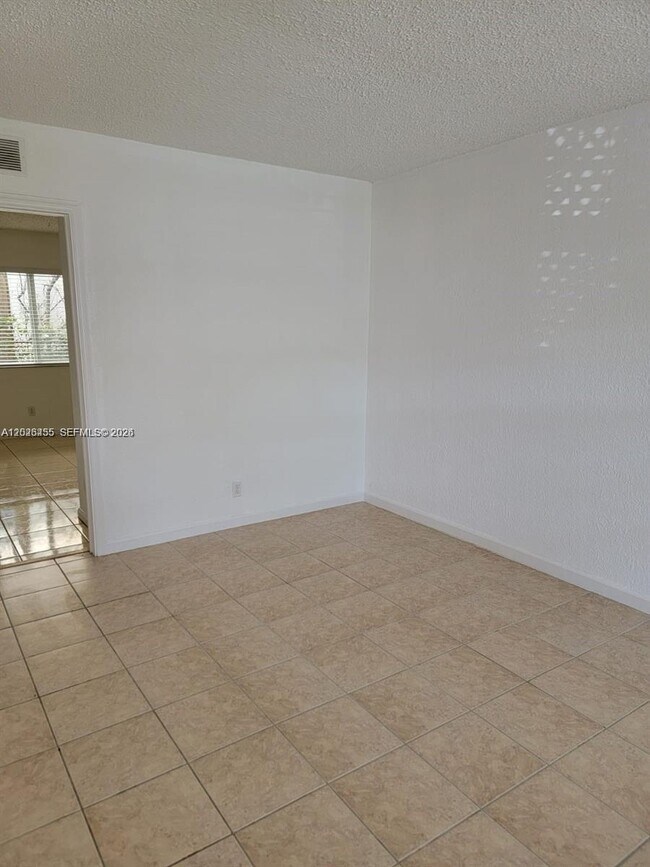 Photo - 2660 NE 8th Ave Unit 107
