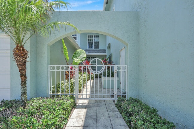 Photo - 1506 Mizzenmast Way