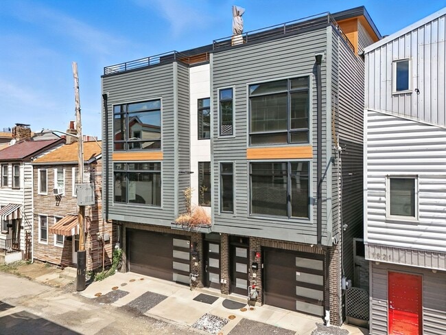 Photo - Stunning 3 Bed, 3 Bathroom Rental in the S...
