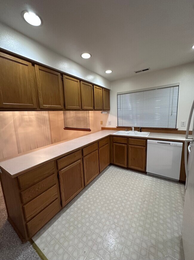 K/DR - 2210 Xenia St Unit B
