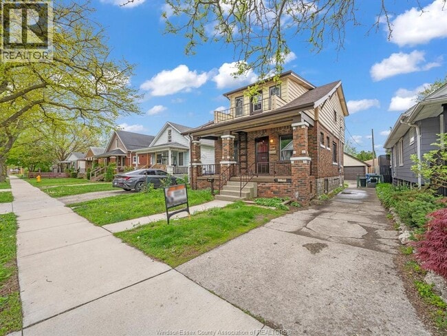 Photo - 2241 Mercer St
