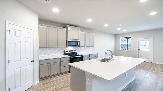 Photo - 317 Capstone Rd