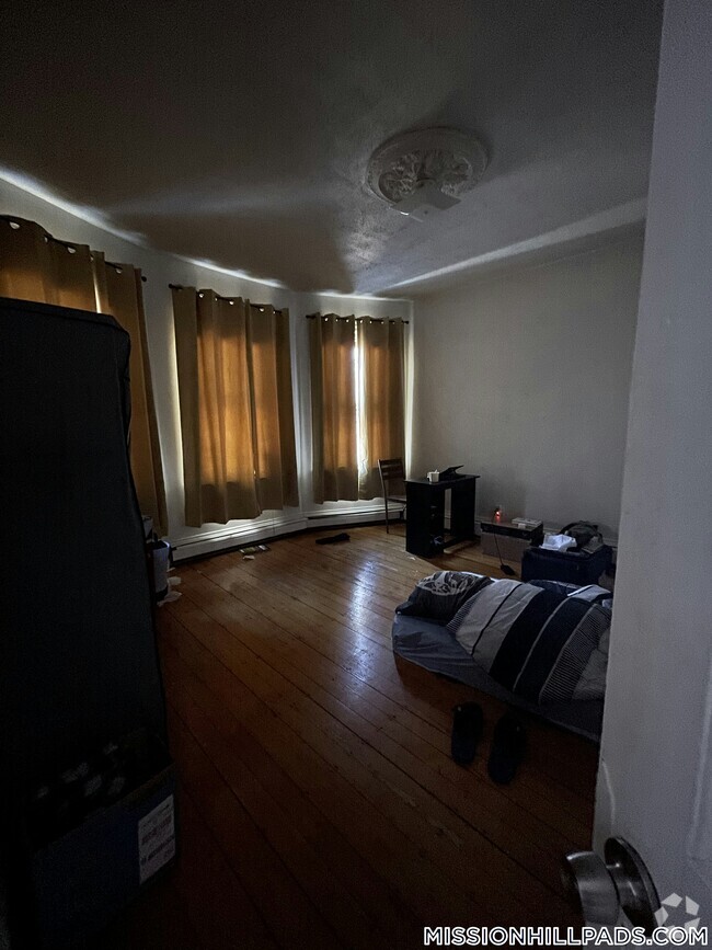 Building Photo - 50 Fisher Ave Rental