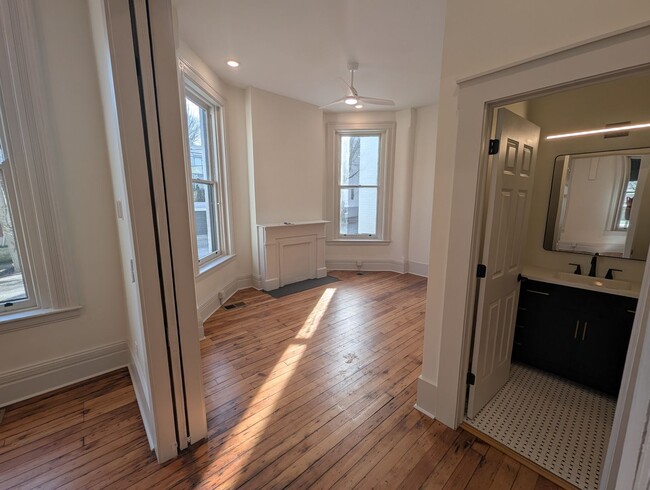 Photo - Newly renovated, modern apartment in historic Covington Unidad Apartment 1