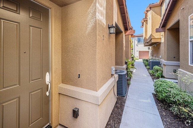 Building Photo - 3 Bedroom 2 1/2 Bath Condo with yard and g... Unit 2