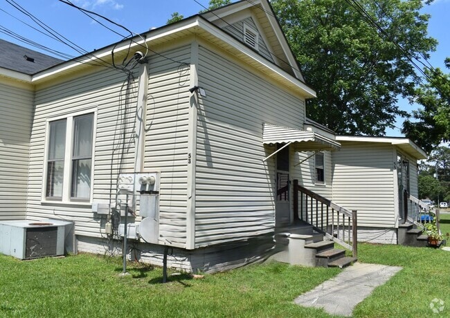 Building Photo - Newly Renovated 1 Bed/1 Bath Quadplex in C... Rental