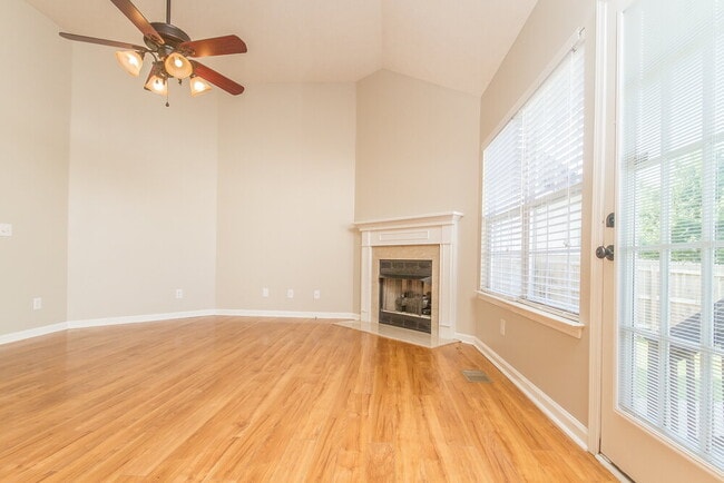 277 Iris Dr