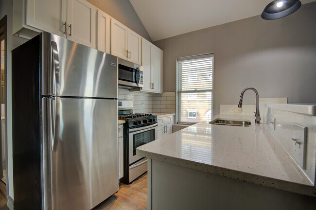 Photo - 1650 W 21st Pl Condo Unit ch2