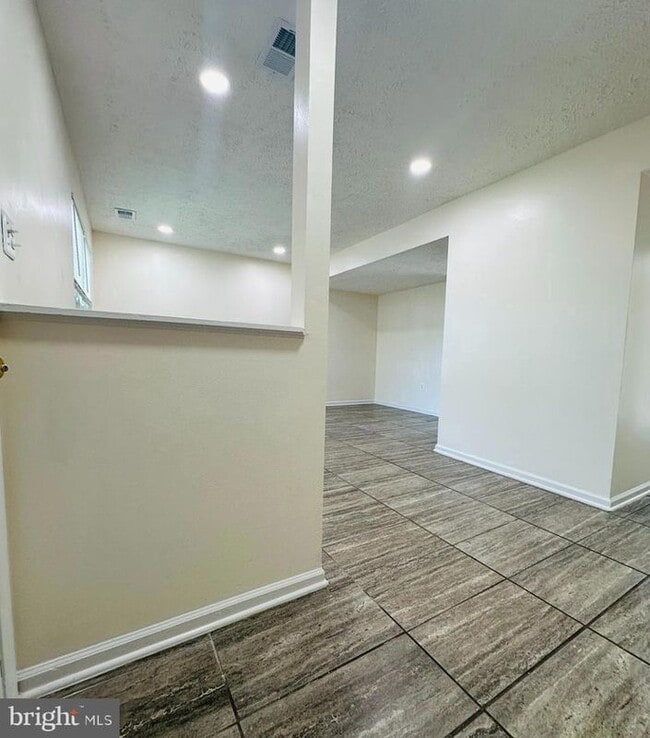 Photo - 9658 Woodhue Ct