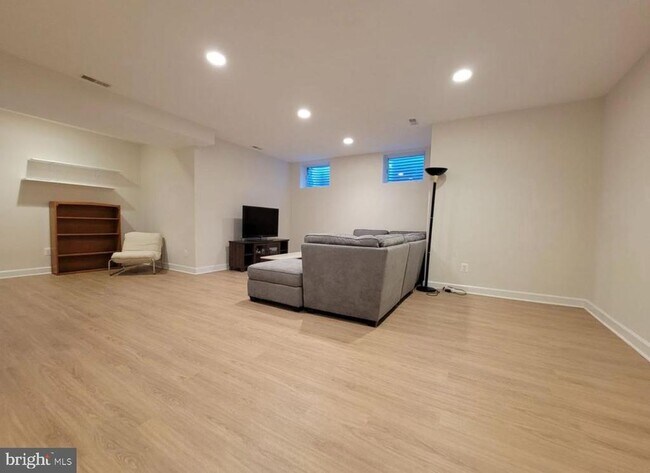 Photo - 1418 44th St NW