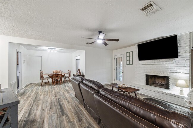 Photo - 5618 Village Way Dr.