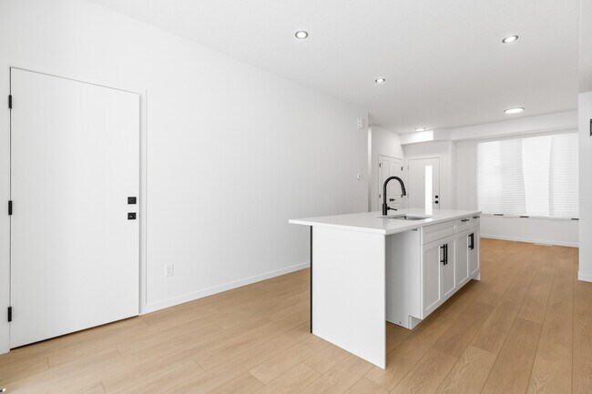 Photo - 12127-12193 93 St NW Unit MAIN 12127