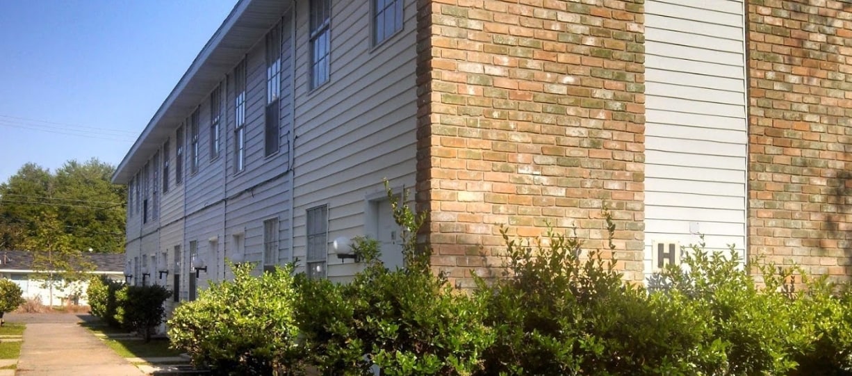 River Oaks Apartments - River Oaks Apartments