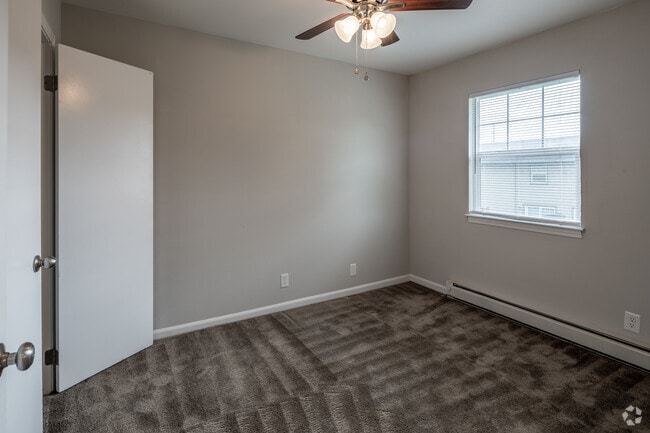 2BR, 1.5BA - 975SF - Bedroom