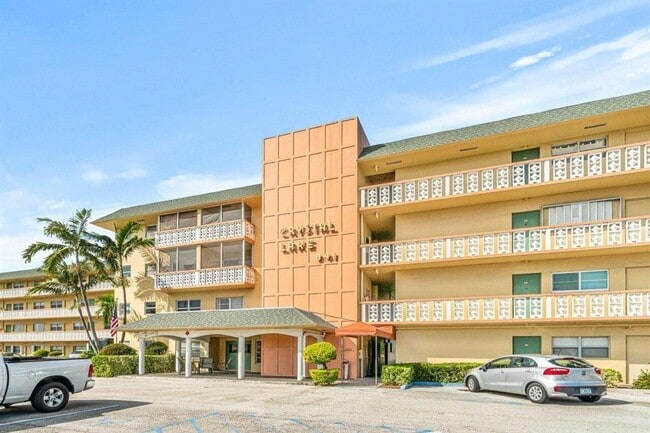 Photo - 941 Crystal Lake Dr Unit 211