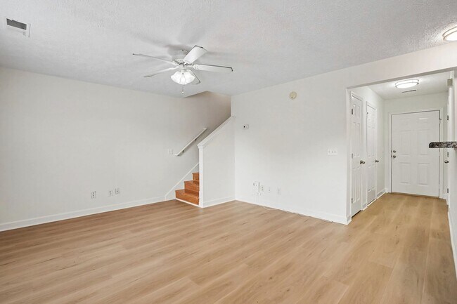Photo - Wonderful 3 Bedroom 2 1/2 Bath Townhouse Now Available!
