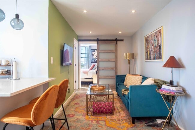 Building Photo - 1614 Summit Ave Unit 16