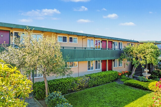 Building Photo - 1132-1136 Phoenix Ave