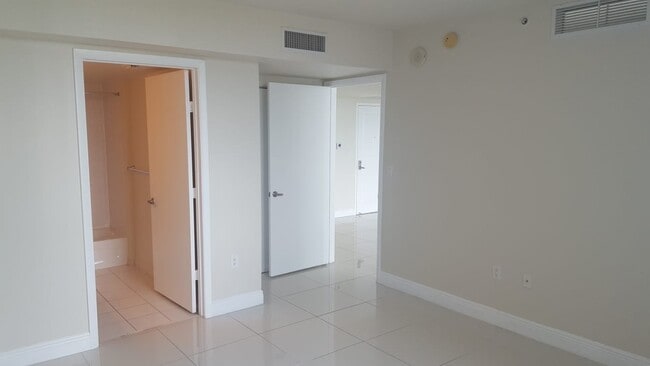 Photo - 2 Bed / 2 Bath | Terrazas Riverpark Village #804 – Miami