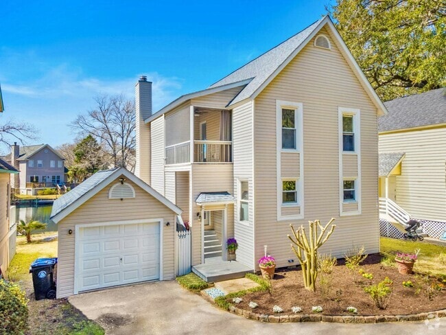 Building Photo - 777 Lake Frances Dr Rental
