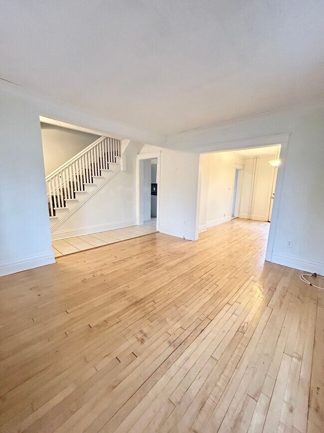 Photo - AVAILABLE December! - 3 Bed 1 Bath Home - With Fenced In Yard!