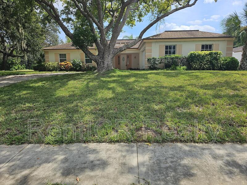 Photo - 810 Maple Ridge Rd