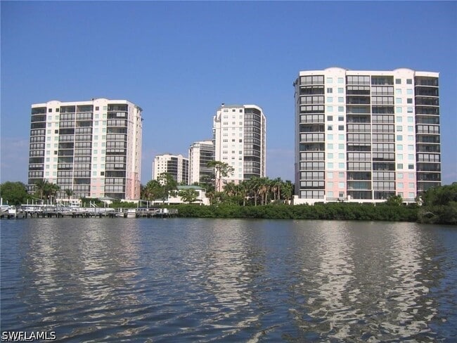 430 Cove Tower Dr Unit 302